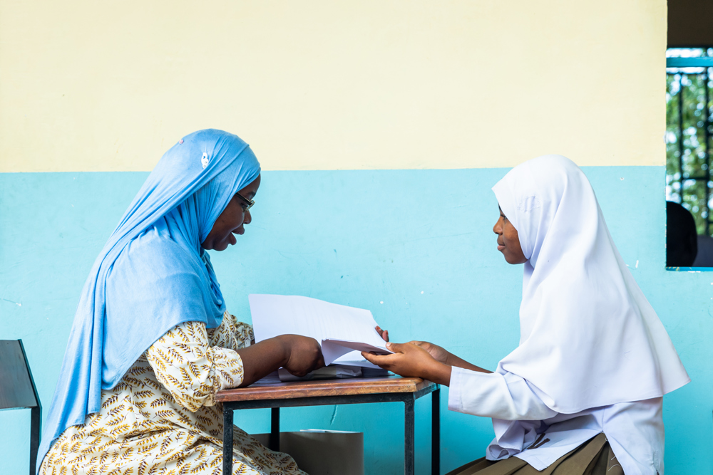 5 Best Practices of Mentoring Girls: two girls reading at a table